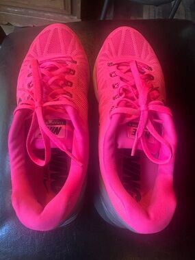 Nike Women's Neon Pink Lightweight Running Shoes
